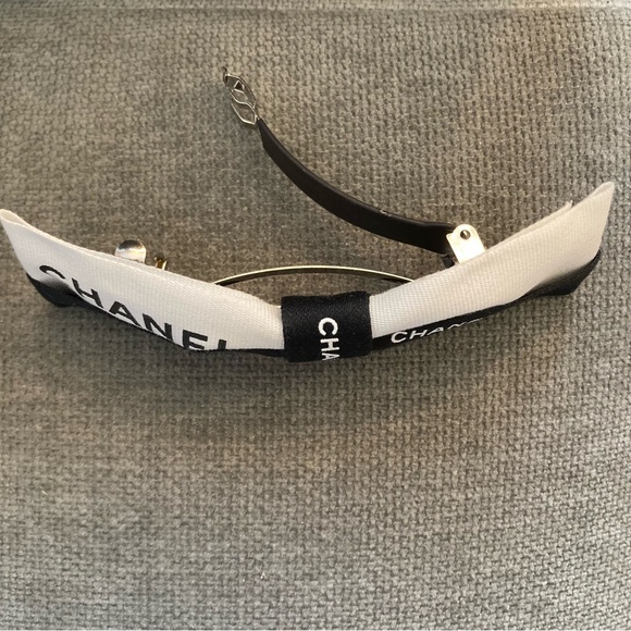 Authentic Chanel Gift Wrapping Ribbon on Barrette - Picture 8 of 16